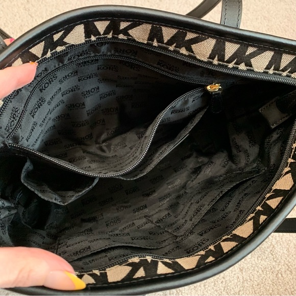 MICHAEL KORS Montauk Medium Signature Black/Brige Canvas Fabric Tote - Picture 7 of 14